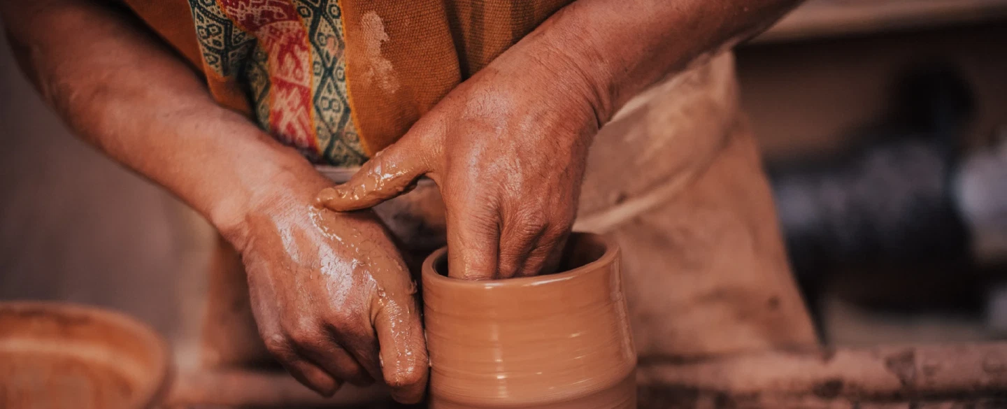 Sacred Valley Ceramics Tour, jewelry-making and Pachamanca lunch with a Quechua community in Pisac.