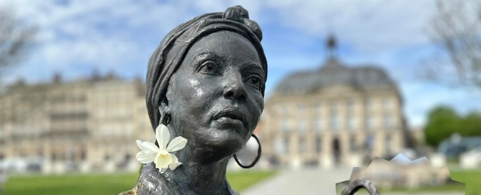 Walking Tour in Bordeaux exploring the Atlantic slave trade from the historic center to the quays.