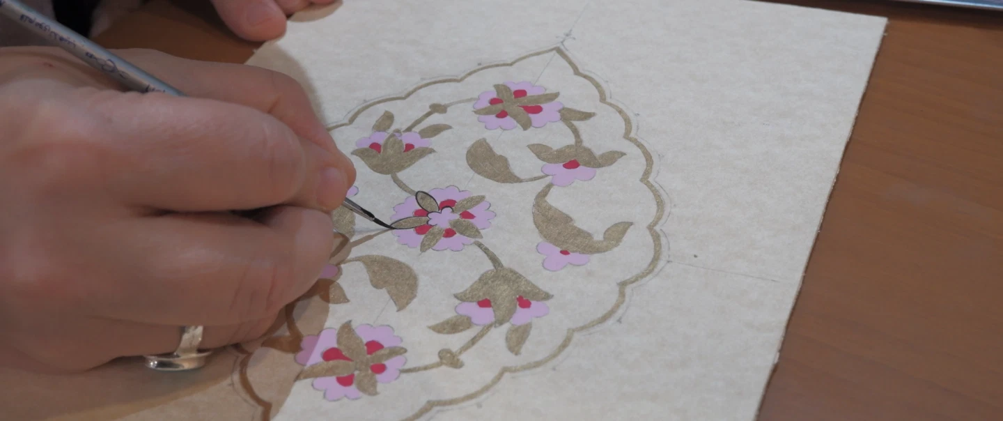 Art Workshop in Istanbul with Tezhip master: learn Ottoman gold illumination and create your own.