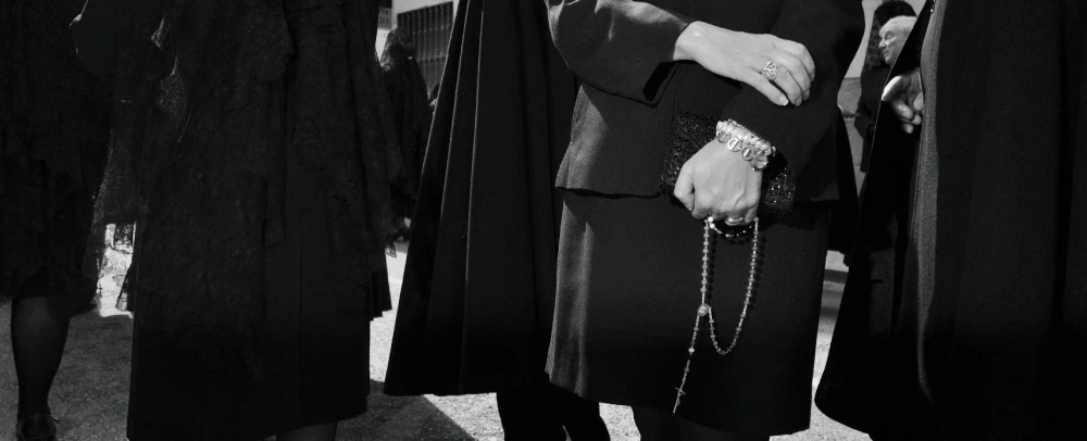Photo Tour in Madrid, walking with a professional photographer who specializes in black and white.