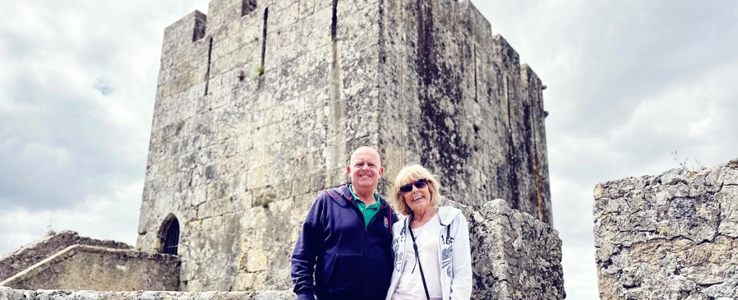 Setúbal Day Trip from Lisbon on a 4x4, with Galapinhos Beach, cave visit, vineyards, and cliffs.