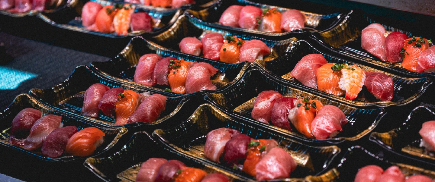 Tokyo fish market tour with a sushi-restaurant owner from Toyosu's tuna auction to Tsukiji's stalls.