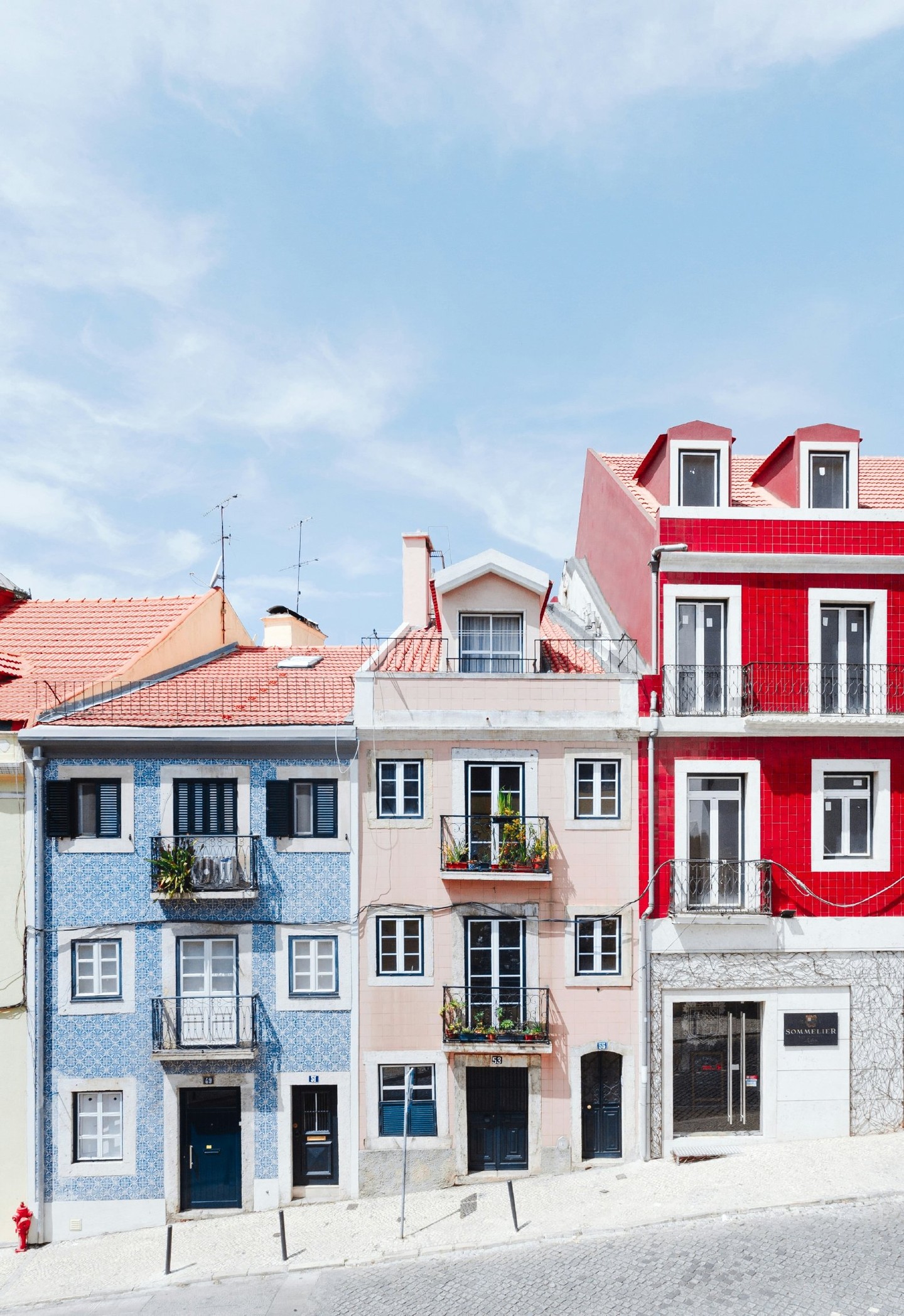 5 days in Lisbon with palaces, tiles, fado, markets and a day trip to the mountains and villages.