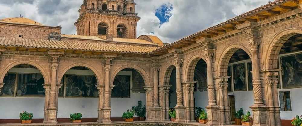 Walking Tour in Cusco exploring San Francisco Monastery and La Merced Convent with an archaeologist.
