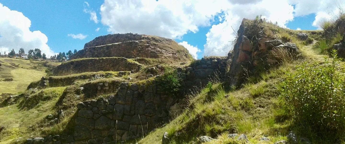 Cusco Inca trail tour to the Inca ruins of Inkilltambo and Kallachaka with an archaeologist.