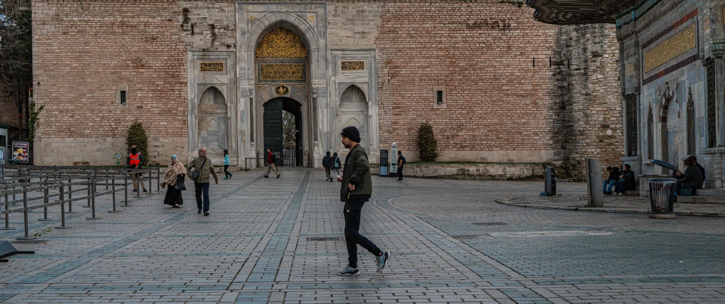 Walking Tour in Sultanahmet, Istanbul with markets, artisan visit, Ottoman stories, local tastings.