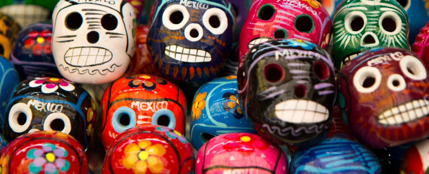 Photoshoot and Walking Tour of Mexico City’s La Ciudadela artisan market with tacos and crafts.