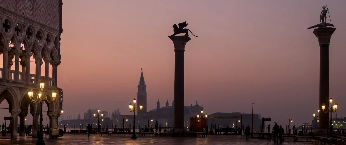 Photo Walking Tour in Venice: the city’s vibrant colors with guidance from an expert photographer.