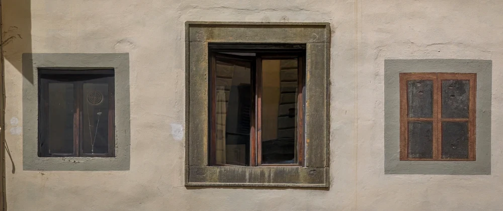 Walking Tour in Florence through San Niccolò, Oltrarno artisans, Ponte Vecchio and Santo Spirito.