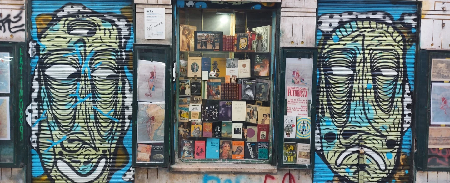 Street Art Tour in Lisbon, exploring the Graça and Mouraria districts, their murals and viewpoints.