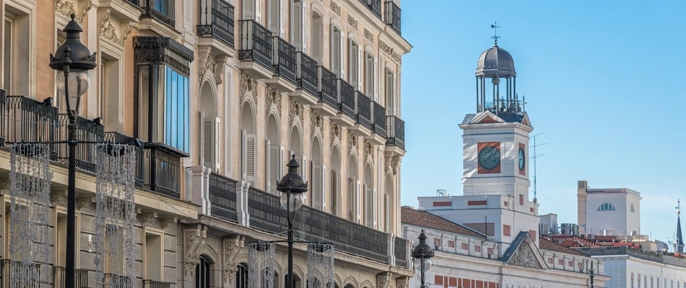 Palaces & Gardens Tour in Madrid: aristocratic history, tapestry factory, architectural elegance.