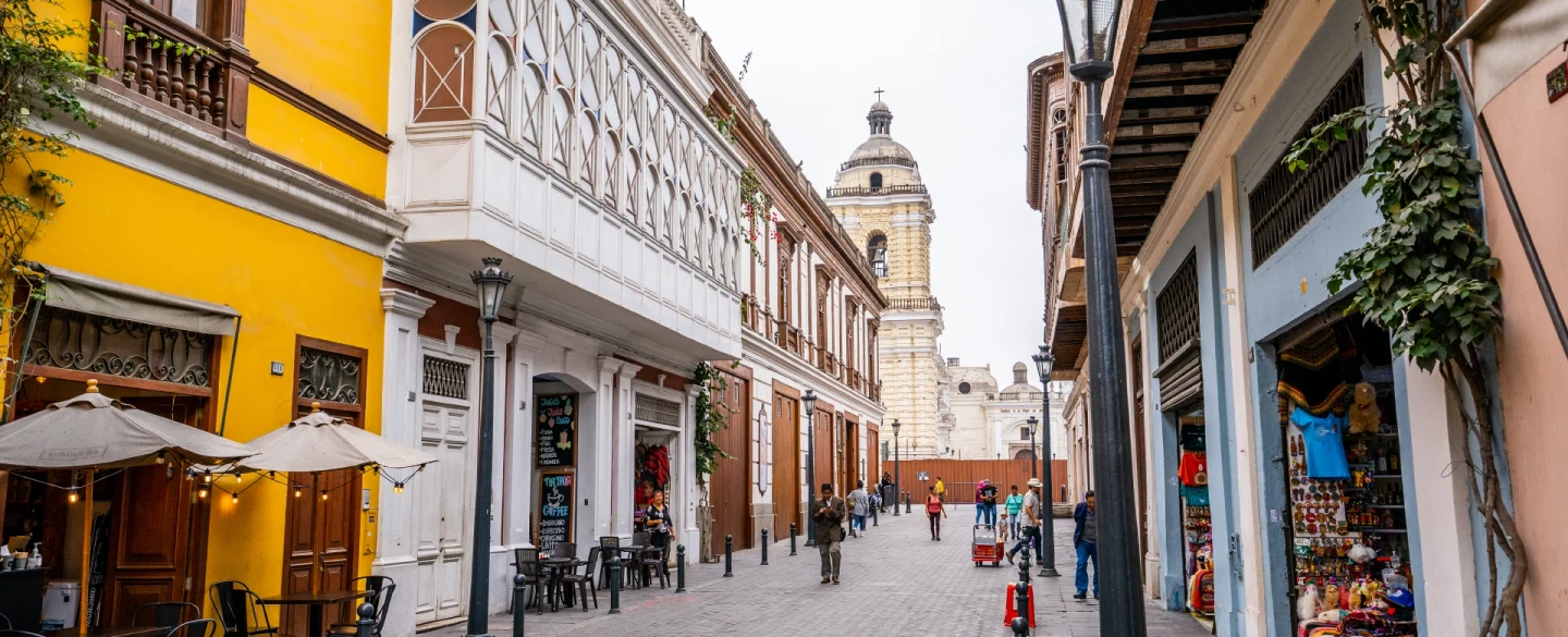 Lima Photography Tour with professional photographer in Barranco, Callao markets, fishing quarters.