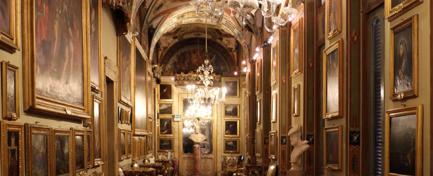 Art Tour in Rome inside Doria Pamphilj, a private palace housing Caravaggio and Velázquez works.