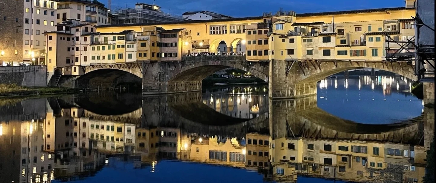 Florence Street Photography Walk with an award-winning Magnum photographer in the medieval center.