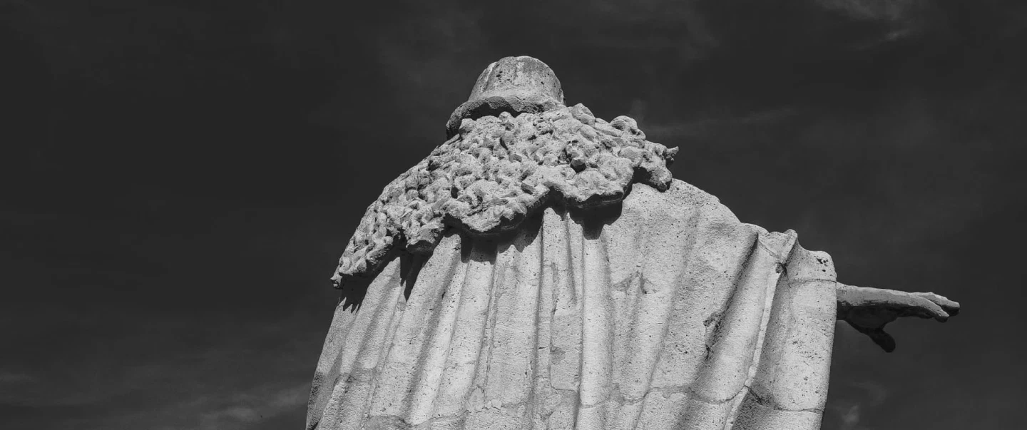 Photo Tour in Madrid, walking with a professional photographer who specializes in black and white.