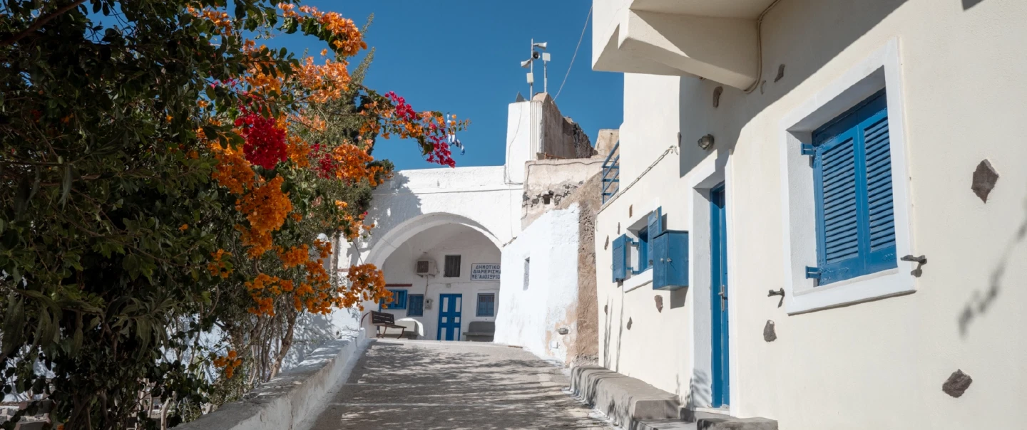 Culture Walking Tour in Santorini: Pyrgos & Megalochori with ancient music and volcanic farm lunch.