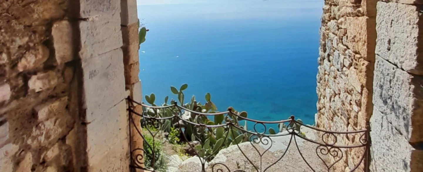 Walking Tour in Nafplio discovering local heritage, nature, well-being and a taste of local food.