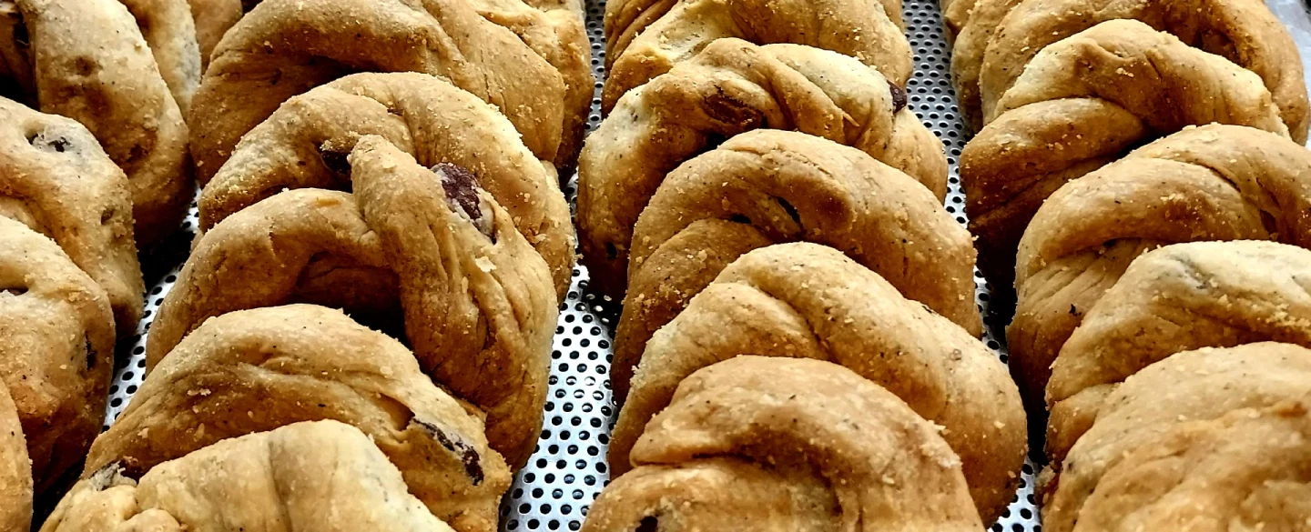 Food Tour through Naples' Pignasecca market and Spaccanapoli, tasting beyond the usual pizza.