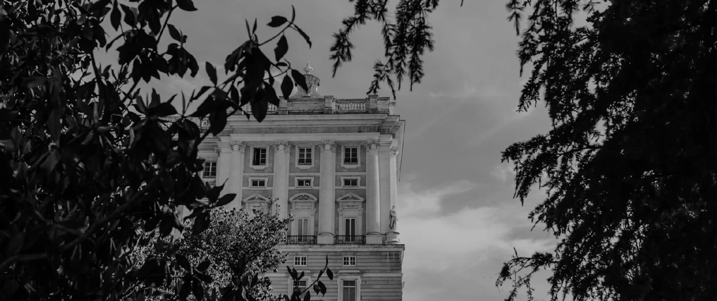 Photo Tour in Madrid, walking with a professional photographer who specializes in black and white.