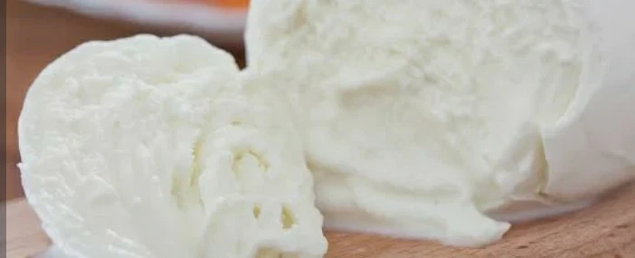 Food Tour through Naples' Pignasecca market and Spaccanapoli, tasting beyond the usual pizza.