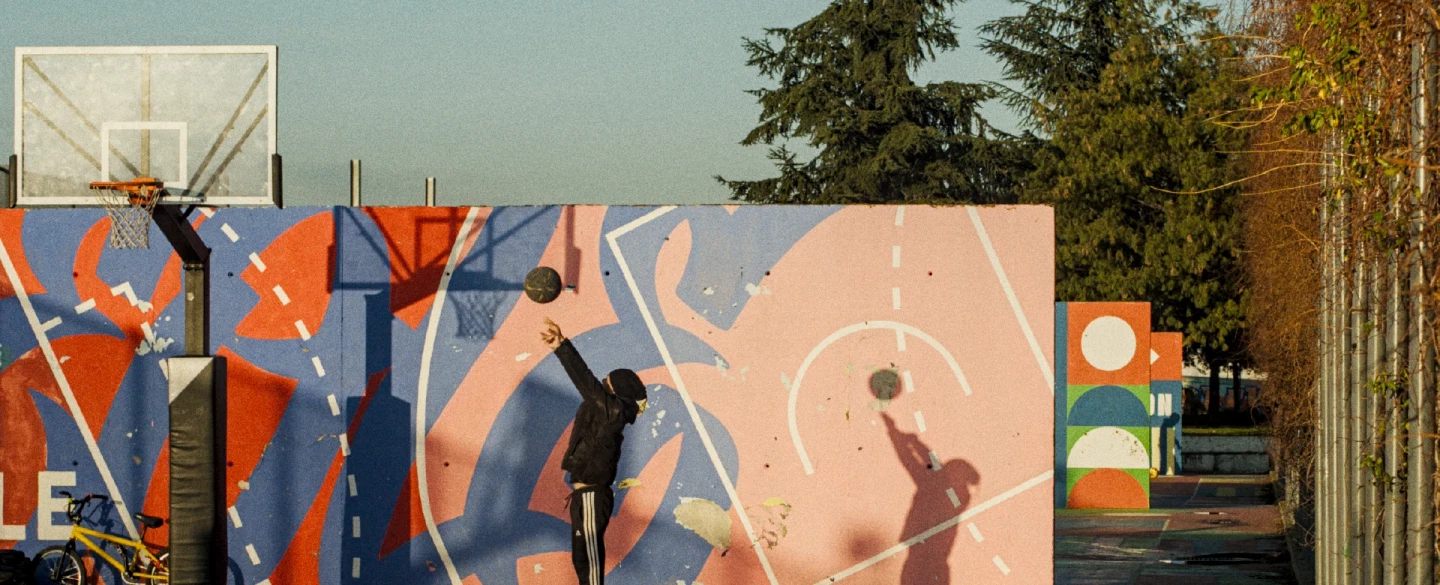 Street Photography Workshop in Paris exploring visual storytelling & walking through everyday life.