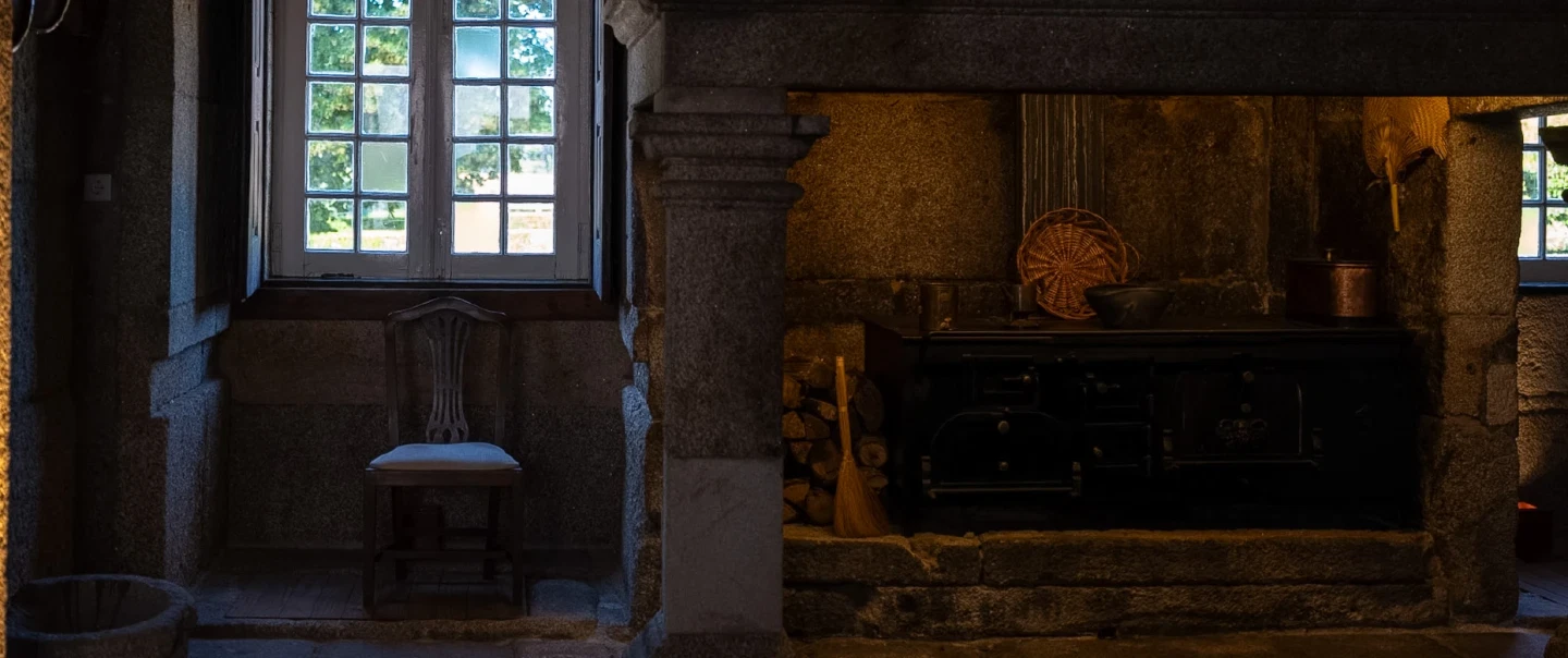 Douro Valley trip: private tour to Casa de Mateus, palace lunch, and wine tasting with oenologist.