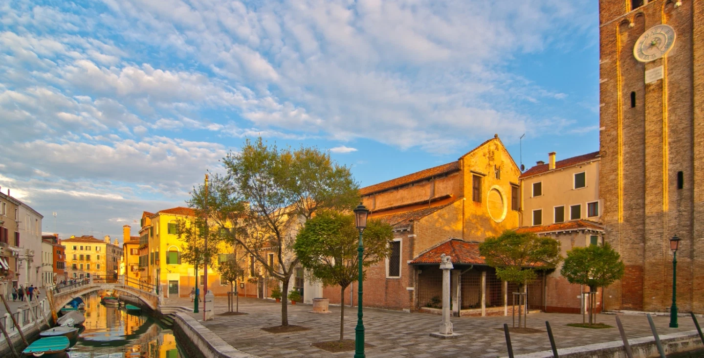 Historical Lagoon Boat Tour of Venice: San Giorgio, Lazzaretto, Arsenale and Cemetery Island.