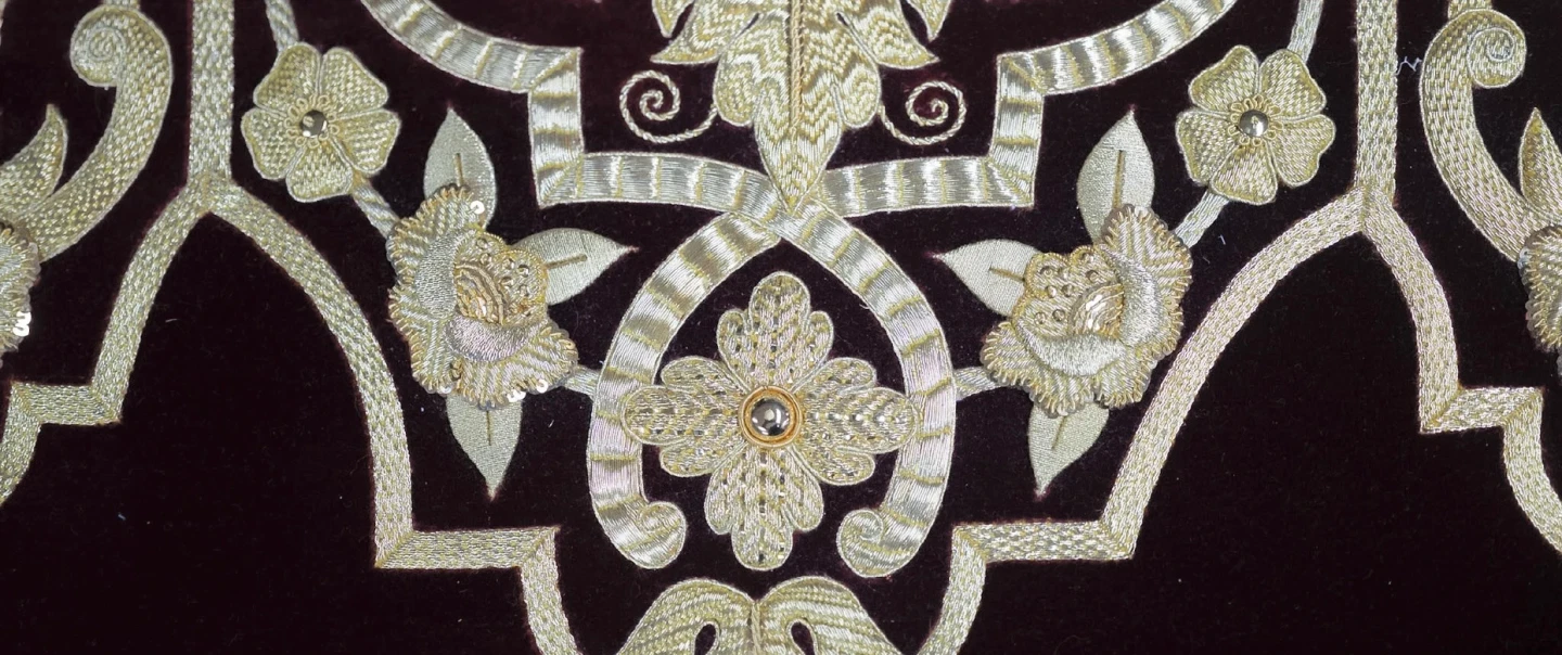 Craft Tour in Seville: workshops of the embroiderers, silversmiths and sculptors of Semana Santa.