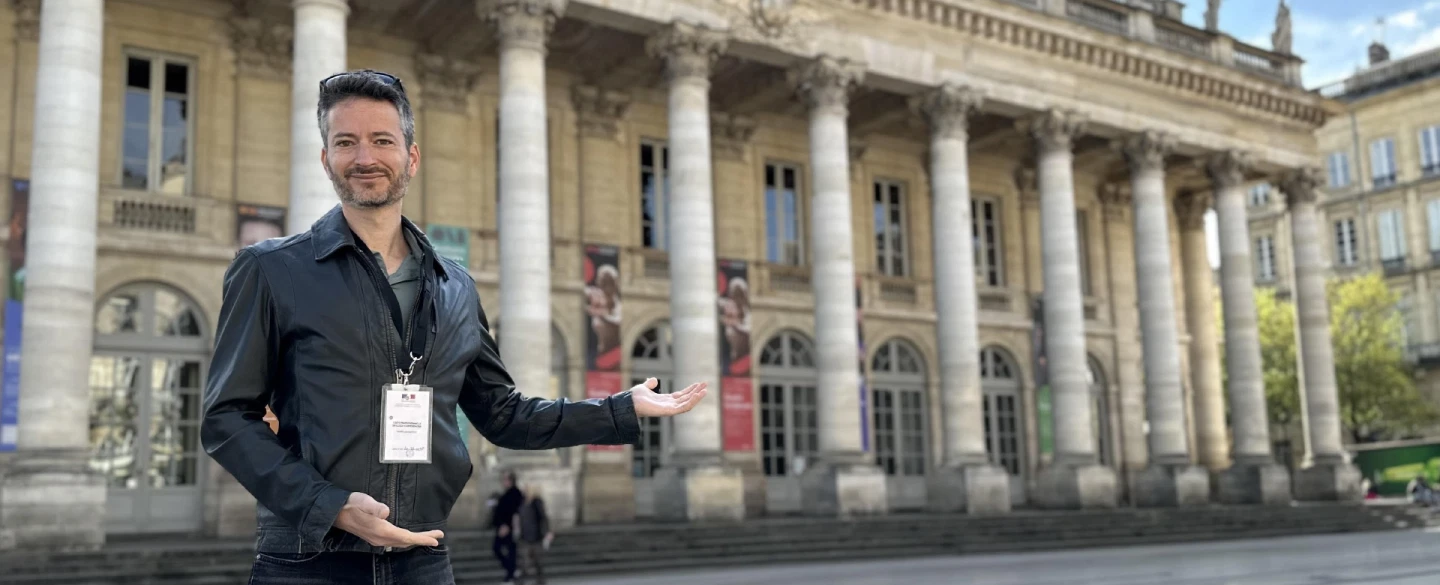History Tour in Bordeaux walking across Old Town and riverfront: the city’s past into sharp focus.