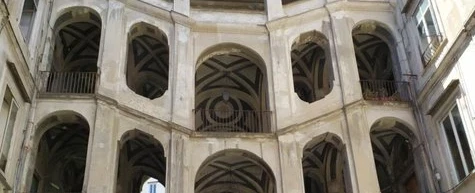 History Tour in Naples' Sanità walking Fontanelle ossuary, Baroque palaces, faith and folk devotion.
