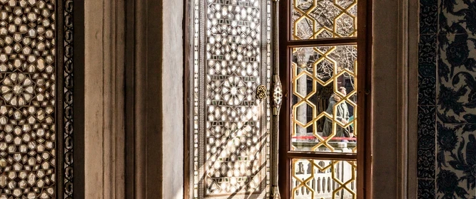 Istanbul Afternoon-to-Evening Walking Tour of Topkapı, Hagia Sophia, Basilica Cistern’s Night Shift.