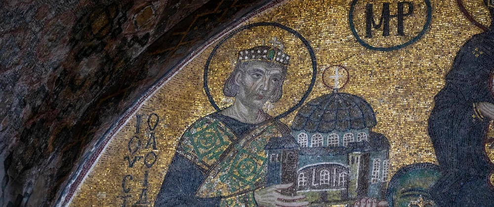 Istanbul Afternoon-to-Evening Walking Tour of Topkapı, Hagia Sophia, Basilica Cistern’s Night Shift.