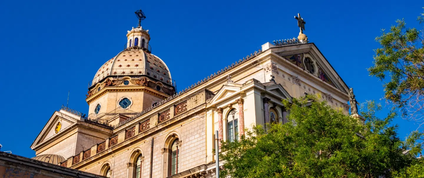 Walking Tour in Rome exploring starry ceilings and artistic treasures inside historic churches.