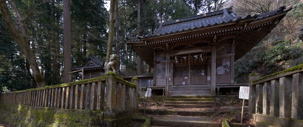 Tea ceremony in a samurai house, craft shops, master sake tasting — in Yamanaka Onsen near Kanazawa.