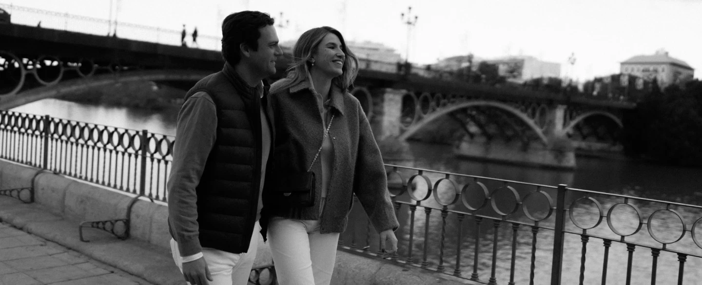 Couples Photo and Video Session in Seville capturing Triana, riverside streets, and local moments.