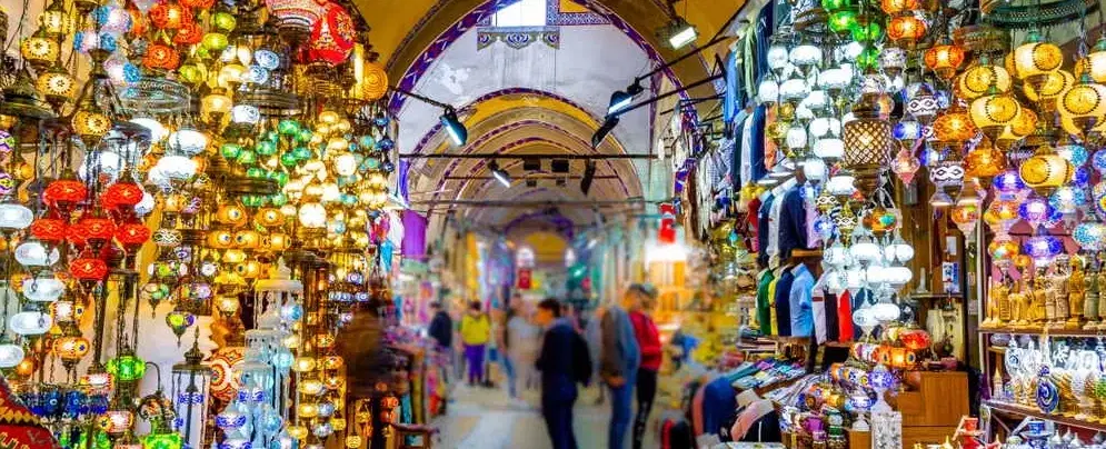 Walking Tour in Istanbul: Topkapı Palace, Ottoman history, and the Grand Bazaar’s cultural legacy.