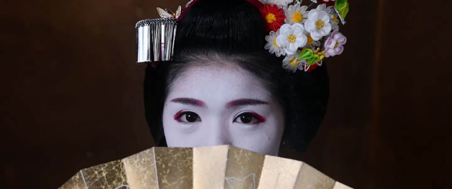 Photography Workshop in Kyoto with rare access to a Maiko, apprentice Geisha, in a heritage house.