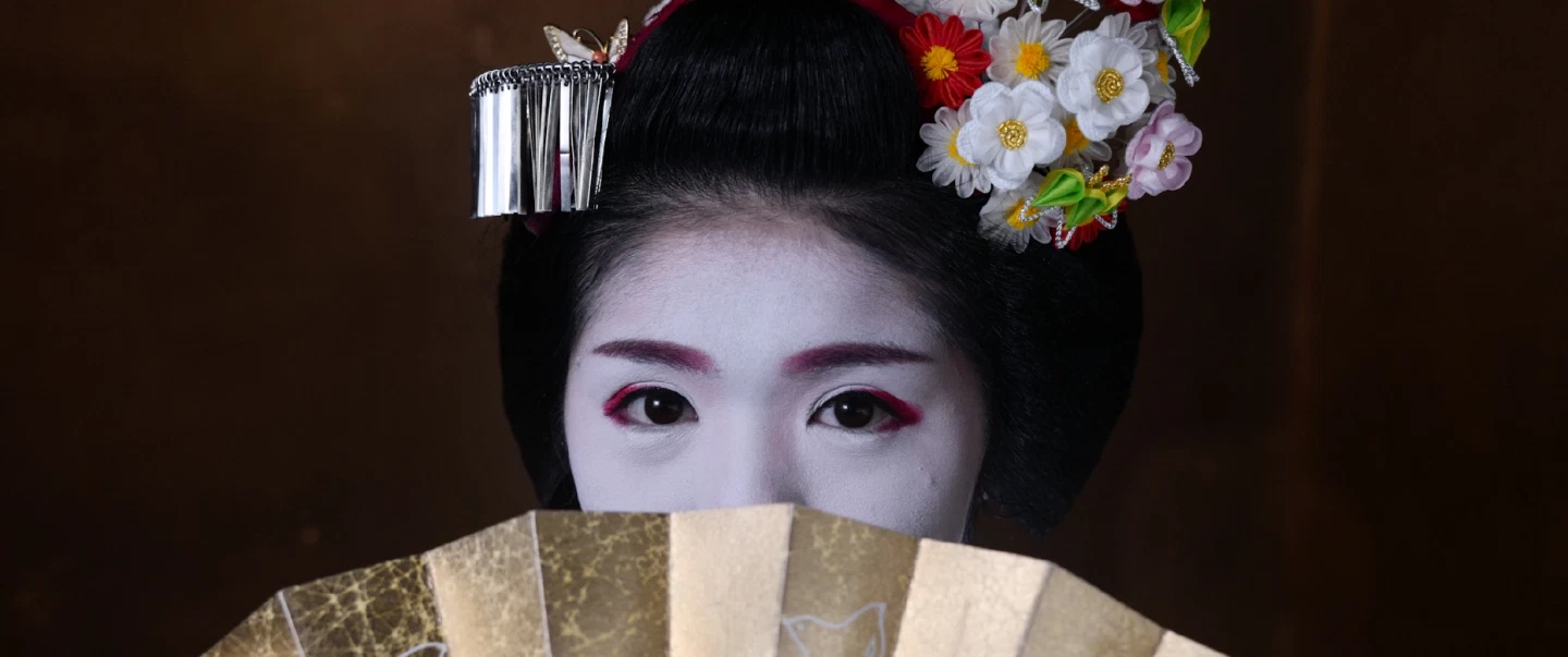 Photography Workshop in Kyoto with rare access to a Maiko, apprentice Geisha, in a heritage house.