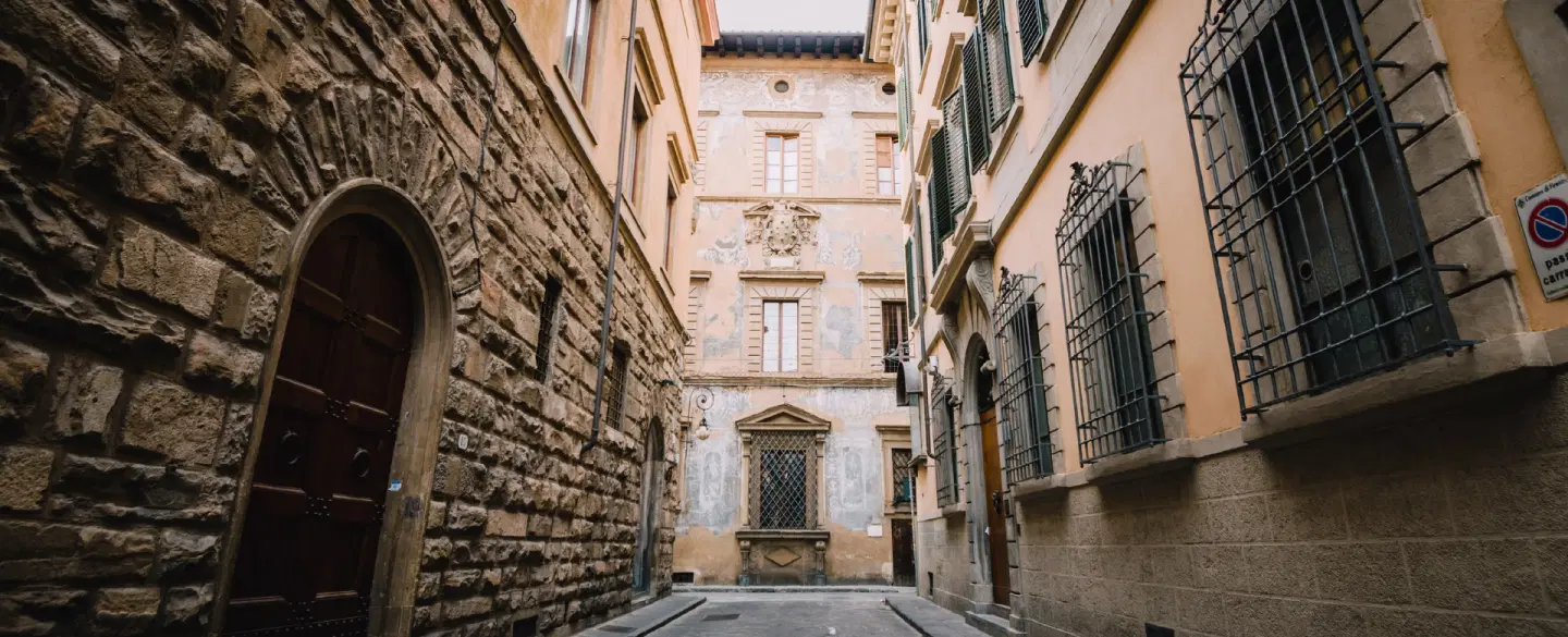 Walking Tour in Florence exploring Dante’s medieval Florence, his life, and the Inferno inspiration.