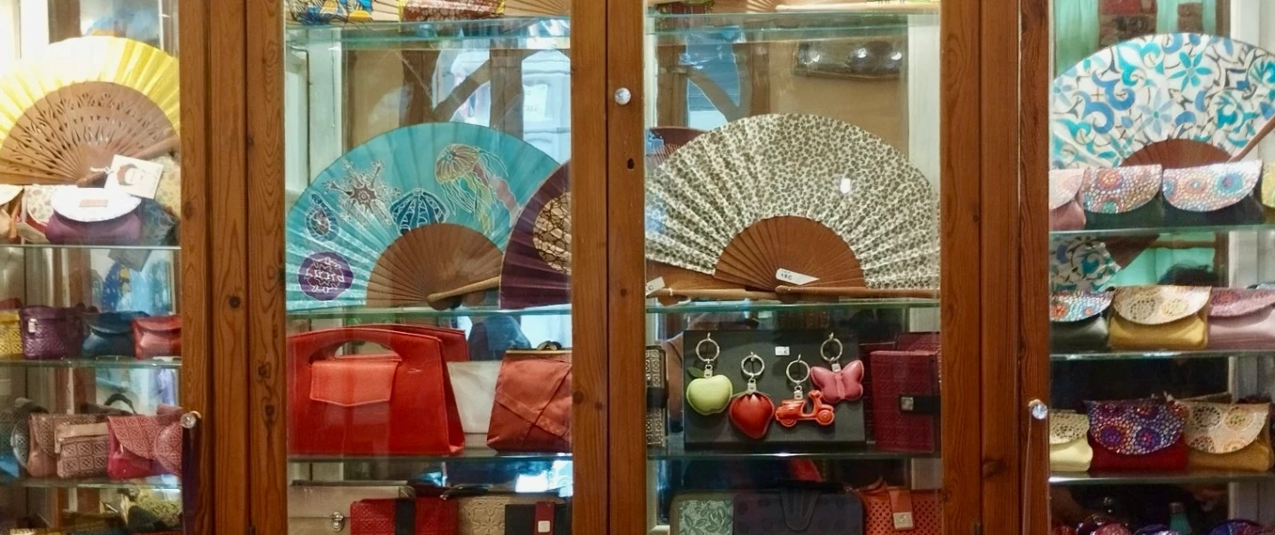 Artisan Shopping in Barcelona’s Gothic Quarter: insider insights, historic shops, working ateliers.
