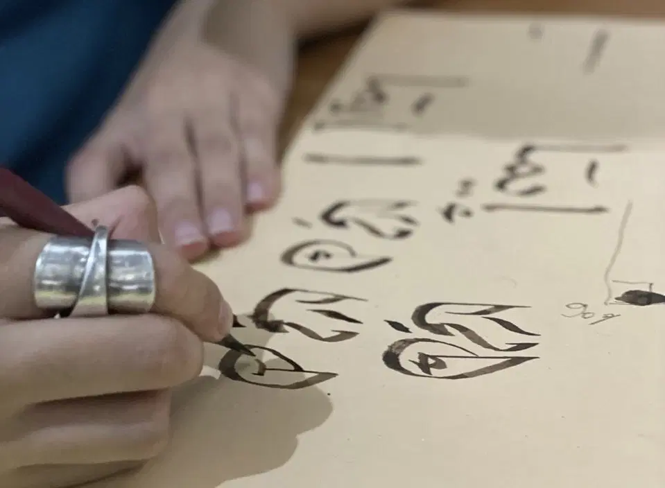 Cultural Tour in Fes: Learn Islamic calligraphy, write Arabic names and explore love, art, meaning.