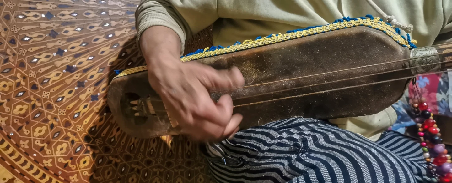 Gnawa Music in Essaouira: Live performance, spiritual meaning & traditional Moroccan dinner.