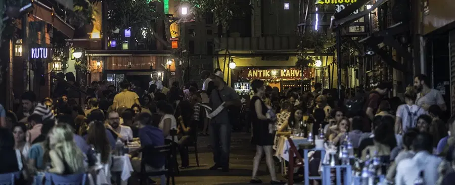 Walking Tour in Kadıköy, exploring the drinks of Istanbul, including coffee, raki and tea tastings.