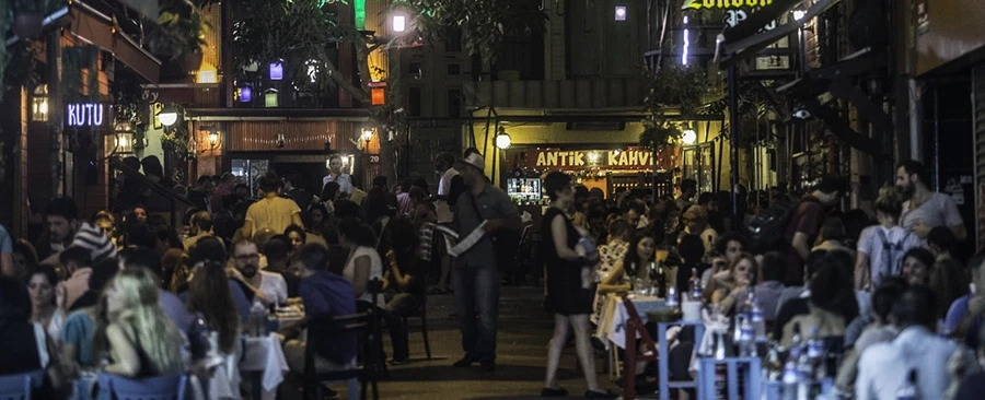 Walking Tour in Kadıköy, exploring the drinks of Istanbul, including coffee, raki and tea tastings.