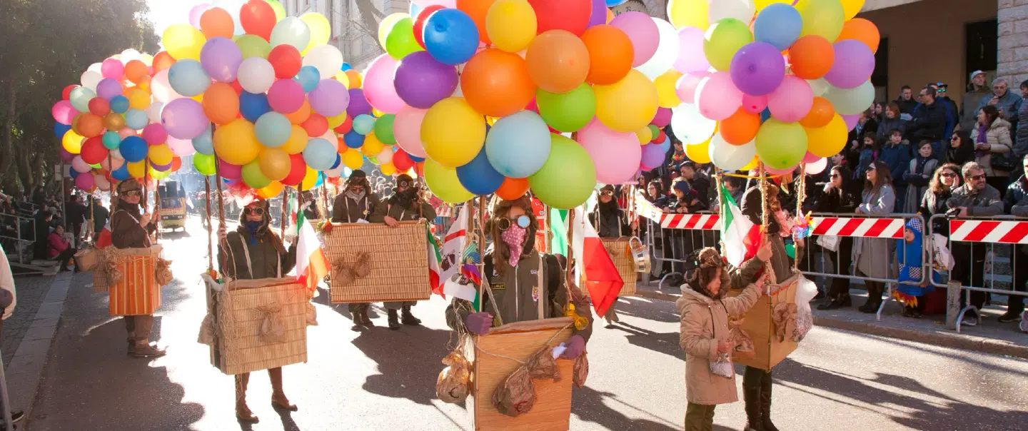 Tempio Pausania Carnival (Carnevale) Photo Tour in Sardinia capturing parade and Re Giorgio's court.