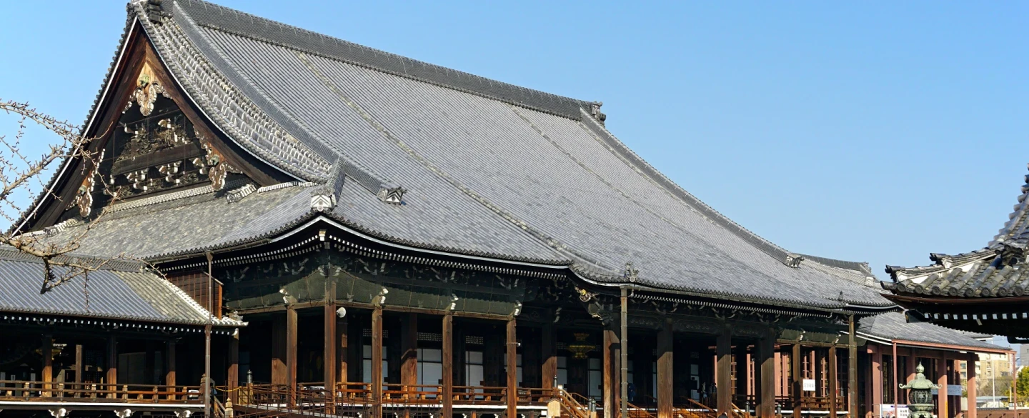 Private Nishi Honganji tour in Kyoto with a resident monk — dharma talk, National Treasures, garden.