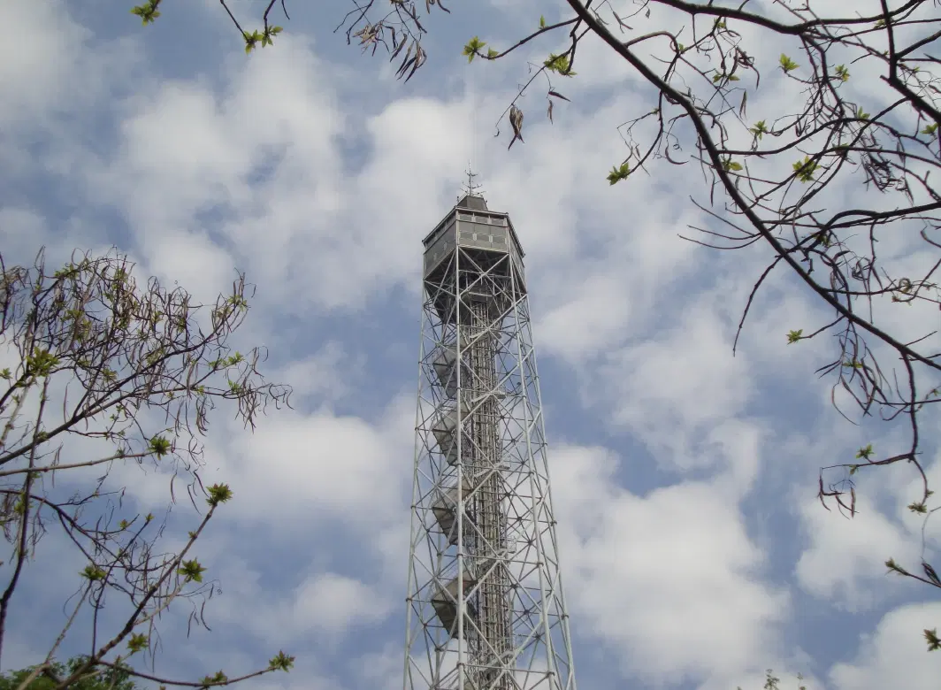 Architecture Tour in Milan, exploring Gio Ponti’s work from early projects to landmark buildings.