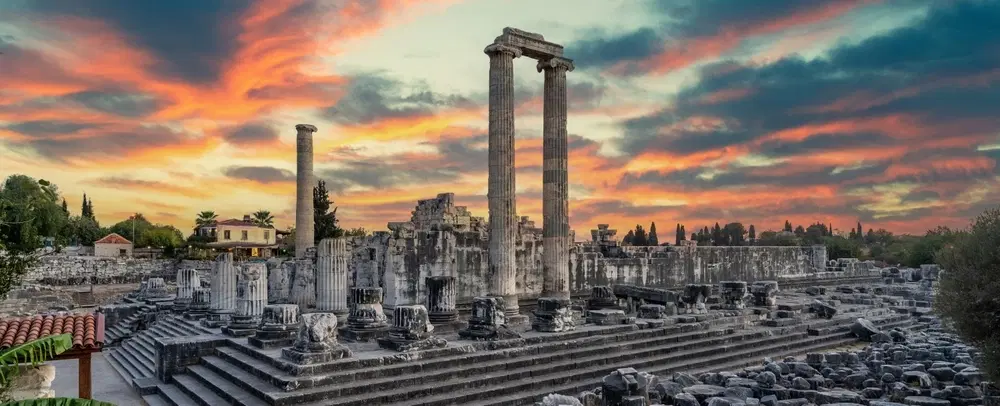 Cultural Tour from Kuşadası, Izmir or Bodrum to see Didyma’s illuminated Temple of Apollo at night.