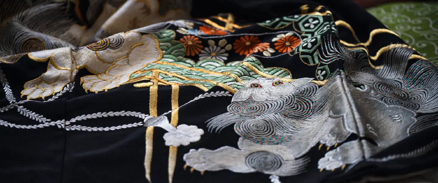Kimono Experience in Tokyo with rare kimono, obi, and Japanese textile art led by a kimono expert.