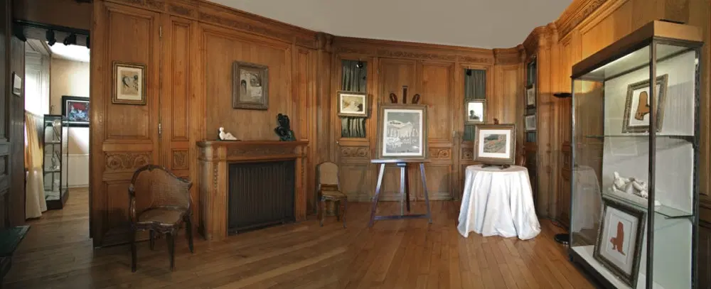 Art Tour in Paris walking through antique, modern, contemporary galleries with insider access.